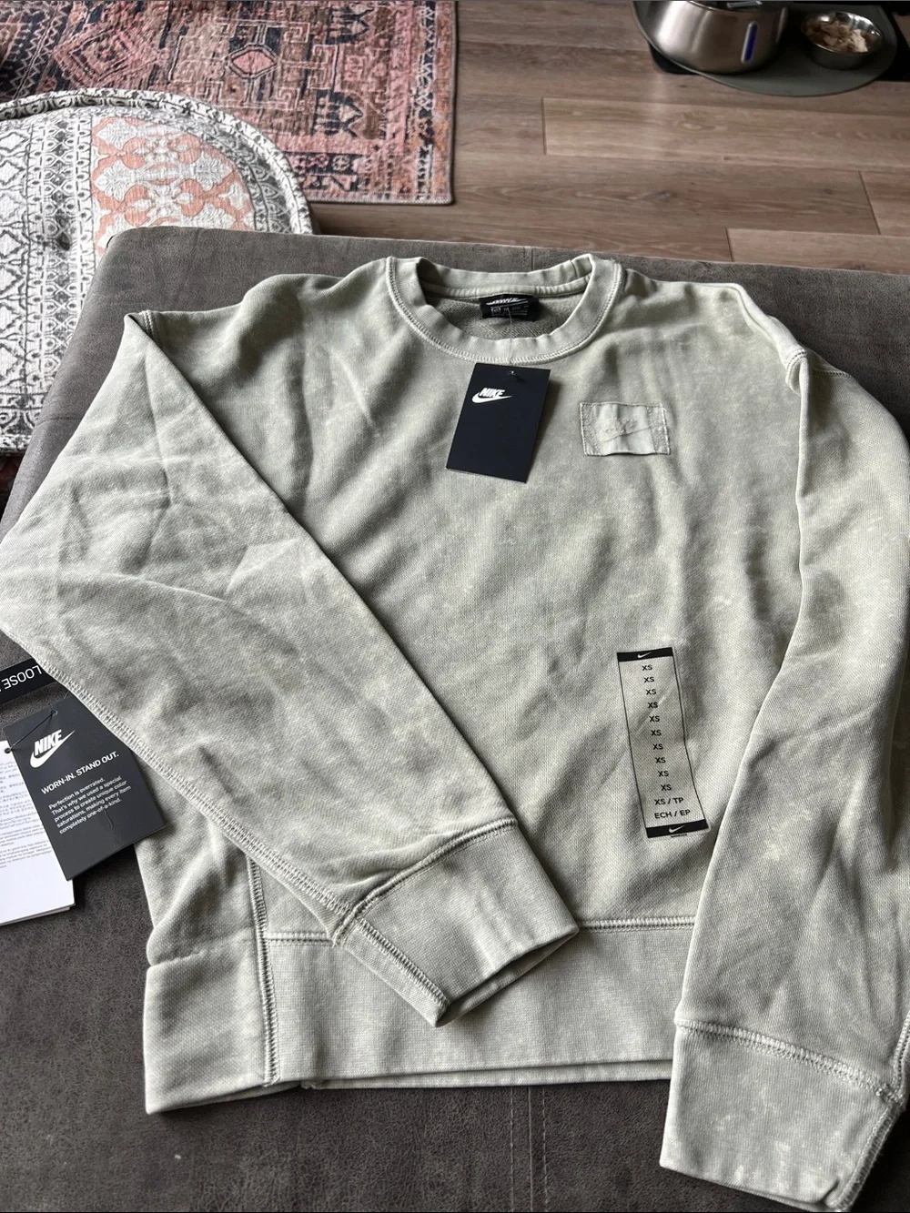NEW! Limited edition Nike Women’s Crewneck Sweatshirt in Faded Olive Green. XS!